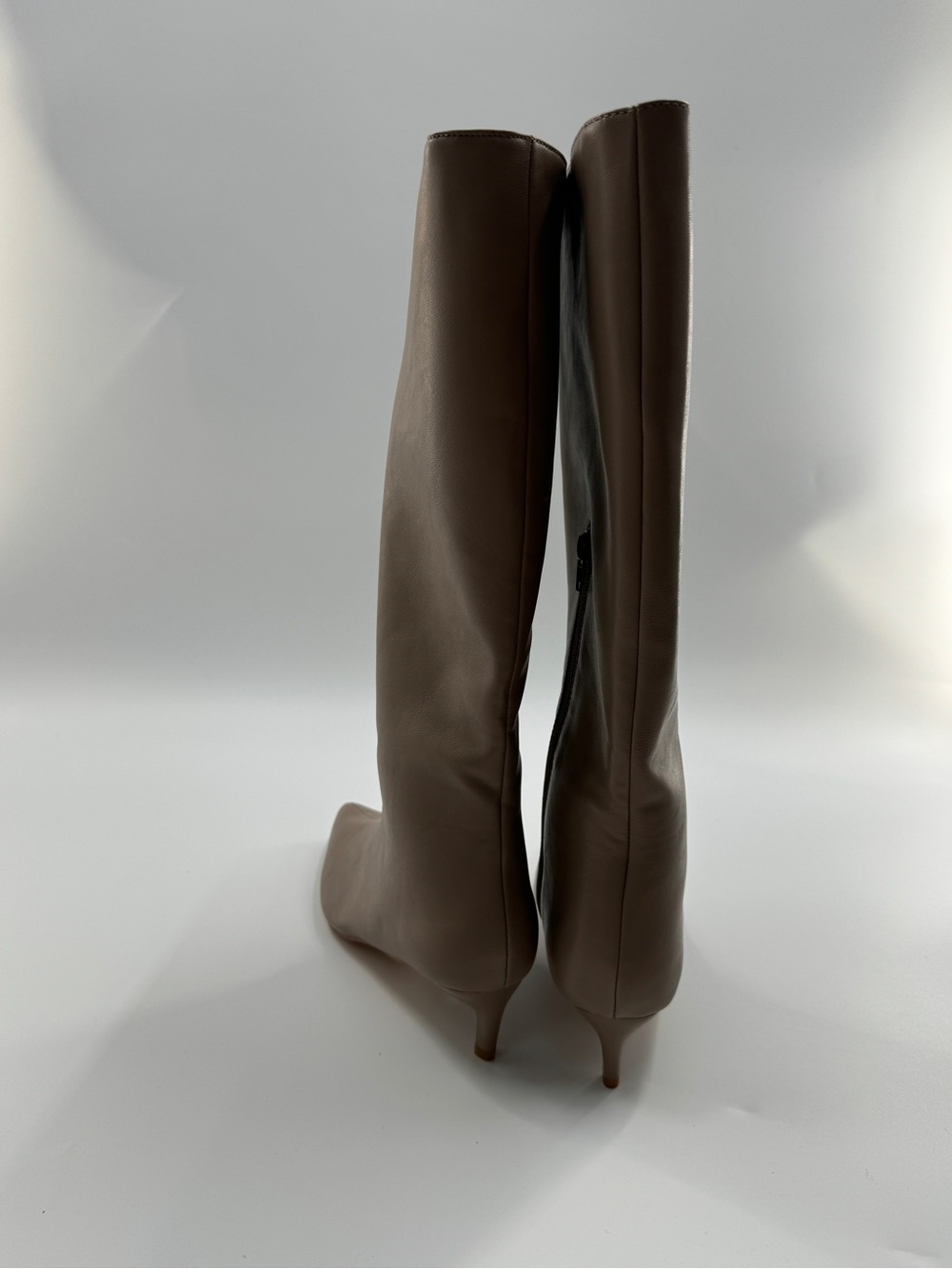 PrettyLittleThing Mushroom Point Toe Knee High Boots – Women’s US 7 NIB - Picture 4 of 9
